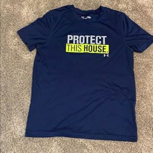 Youth boys Under Armour t-shirt. Size Y Lg. Loose
